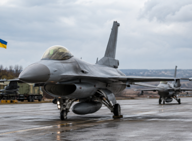 Representative image: Modern fighter jets at a military airfield illustrate Saab AB’s $2.5 billion Gripen E deal with Ukraine, a contract that could reshape European air power, defence production and Saab’s long-term order backlog.