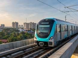 A modern metro train travels along an elevated urban corridor, illustrating Siemens Limited’s ₹91.65 crore telecommunications contract for Kochi Metro Phase II and the expanding Kakkanad to Infopark route. Representative image.