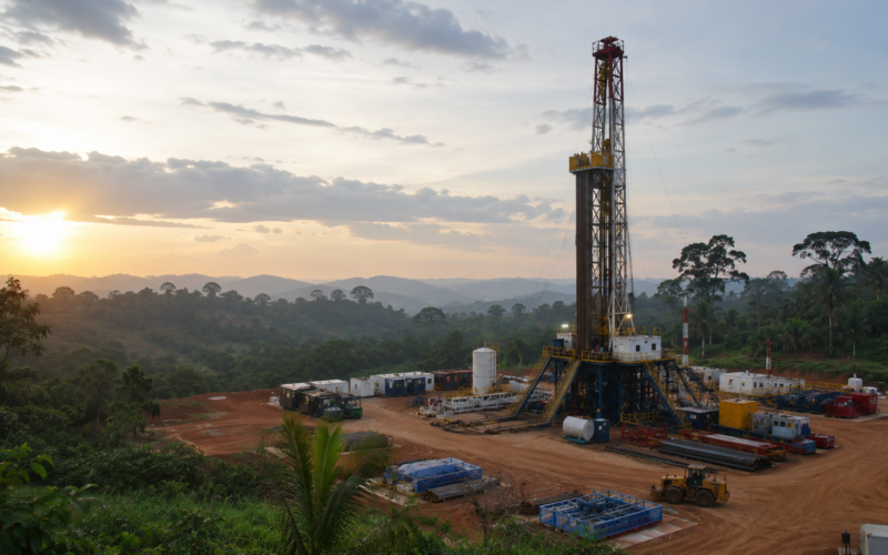 Representative image of an onshore oil drilling site as Tower Resources plc awaits Cameroon approval to complete the Thali farm-out and advance the NJOM-3 appraisal well.