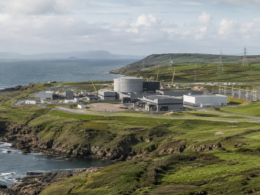 Representative image of a coastal nuclear site in North Wales, illustrating how the Wylfa SMR Project is moving into focus in 2026 as the UK advances its first Rolls-Royce small modular reactor fleet.