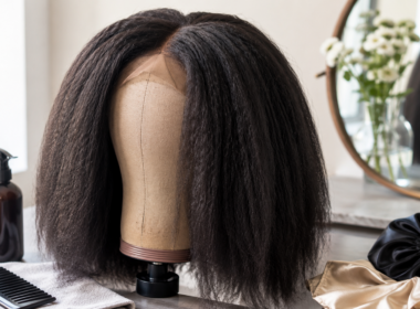 Luvme Hair’s focus on kinky straight wig care highlights how proper moisture, gentle detangling and storage can help preserve human-hair wig texture and longevity, while strengthening customer satisfaction in the growing premium wig market. Representative image.