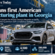 Infographic showing Audi’s planned first American manufacturing plant in Georgia, highlighting the Middle Georgia Megasite, 4,500 targeted jobs, 200,000 vehicles of annual capacity, and strategic pressure from tariffs, slowing sales and premium SUV competition.